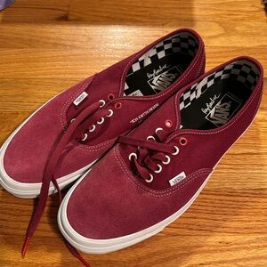 Vans OG Authentic LX
Ray Barbee Leica Red